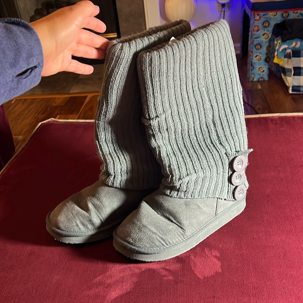 Good used condition Grey fleece lined boots (size 10)